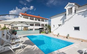 Apartments Lijan